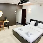 Charmante Maison Independante Entre Et *